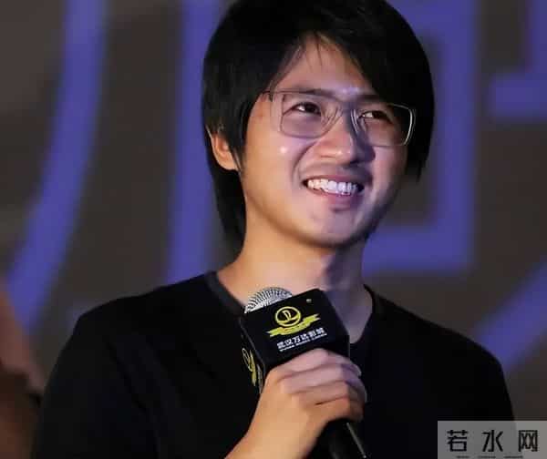 韩寒三重门讲的什么?是他本人所写还是韩仁均代笔