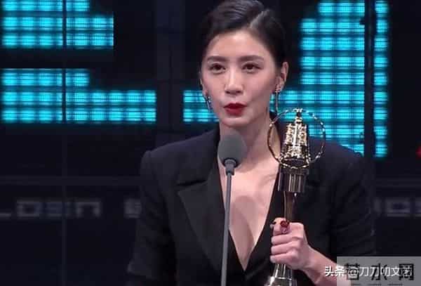 金钟视后贾静雯!从谷底爬起洗去泥泞,她勇敢活成了最佳女主角