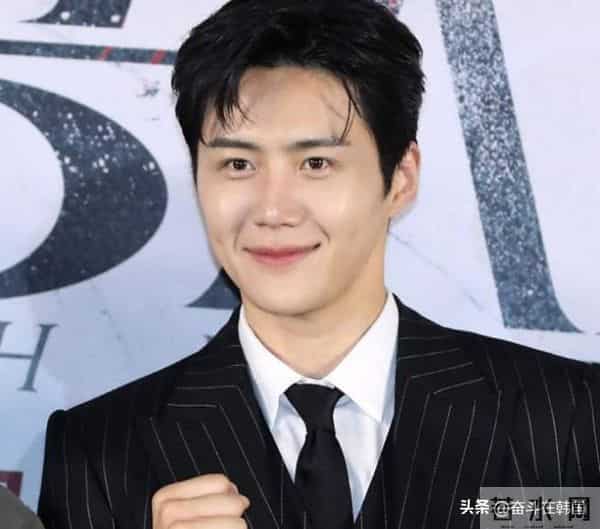 20亿签约!他曾是顶流,因丑闻跌落,如今要翻身?