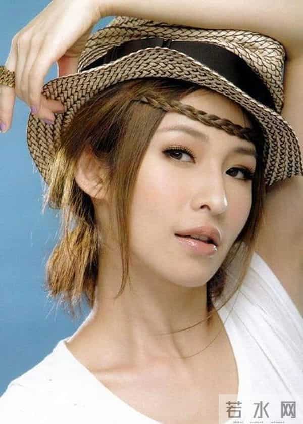 40岁萧亚轩与柯震东罕互动!女方高调送祝福,无惧小16岁男友吃醋