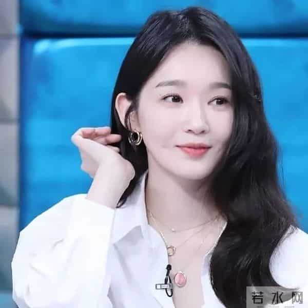 时髦办 - 戴珠宝的最高境界：看着很贵，一问二百，还是热巴同款