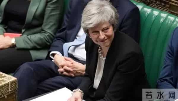 Jan 31 双语新闻精选:日本地铁推错视立体标志 Railway launches surreal signs