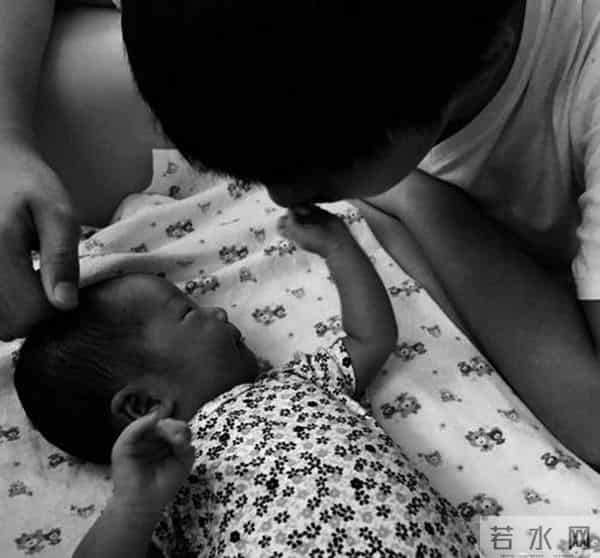 伊能静晒儿女合照 称作为母亲有爱的能力