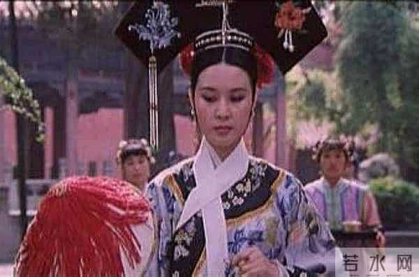 她7岁演小萝卜头 大二搭戏陈佩斯刘晓庆 央视春晚首位英语主持