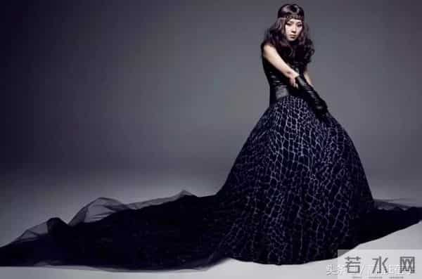 失去了顶极流量的加持,现在的周笔畅却比以前更开心了