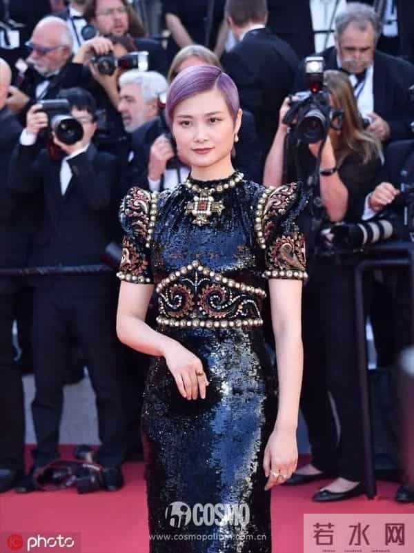 OMG - 把戛纳红毯走成田径比赛,她有真功夫