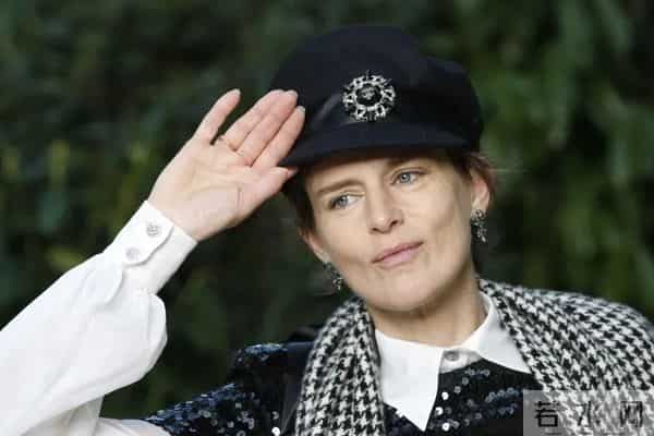 英国“贵族”超模突然离世!雌雄同体的美惊艳世人,曾是老佛爷挚爱…