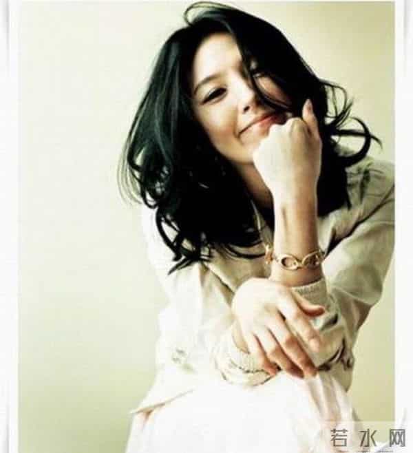 韩国最惨天后:被旧爱偷拍亲密视频公开传播,哺乳期老公吸毒被捕