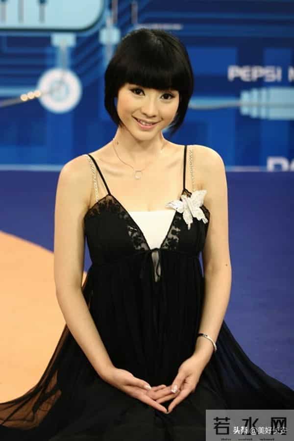 高清多图：柳岩在陕西卫视工作的旧照，青涩懵懂被评价是“丑女”