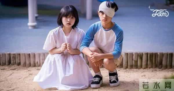 韩国21岁女演员因太童颜演小学生,与小8岁的13岁男孩演对手戏