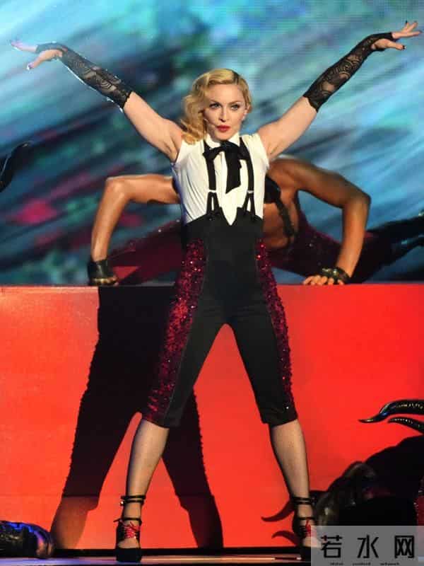 曾与珍妮杰克逊麦当娜传绯闻，却害死惠特尼休斯顿，他究竟是谁？