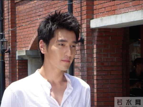 5任女友全是绝色美人，又娶大5岁国民女神，赵又廷到底有何魅力？