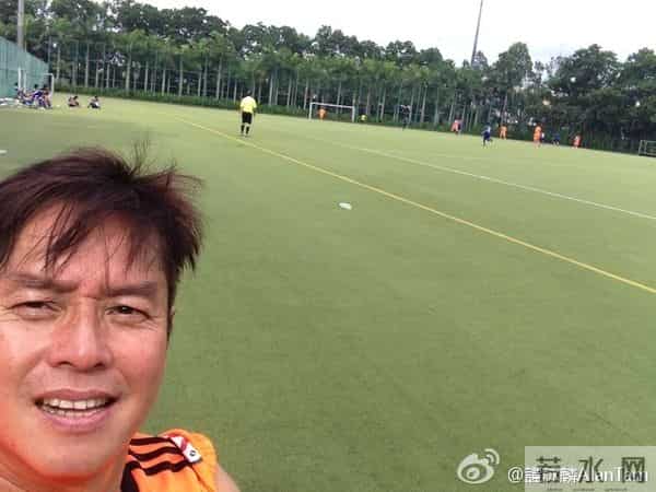 一周要踢四场球的72岁谭咏麟：人不工作才容易老｜专访