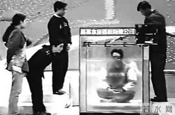 “水下闭气”2小时的李一道长,被拆穿后去美国,混不下去又回国