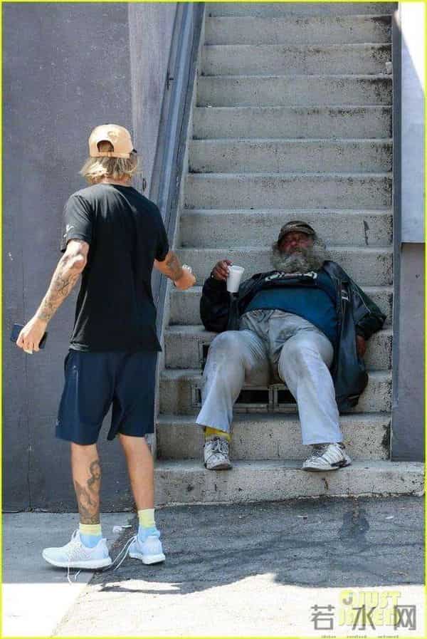 贾斯汀比伯:成名要趁早,实力是王道