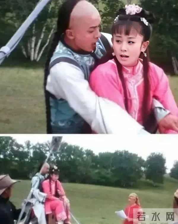 难怪电视里只有上半身,镜头下移后,是不能看的尴尬全景