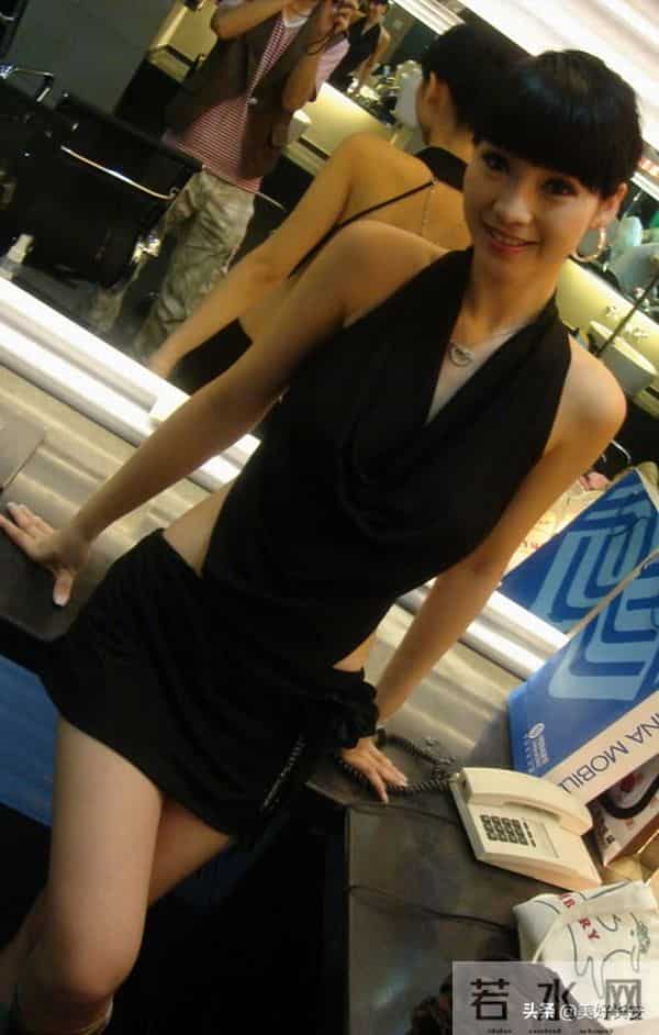 高清多图：柳岩在陕西卫视工作的旧照，青涩懵懂被评价是“丑女”