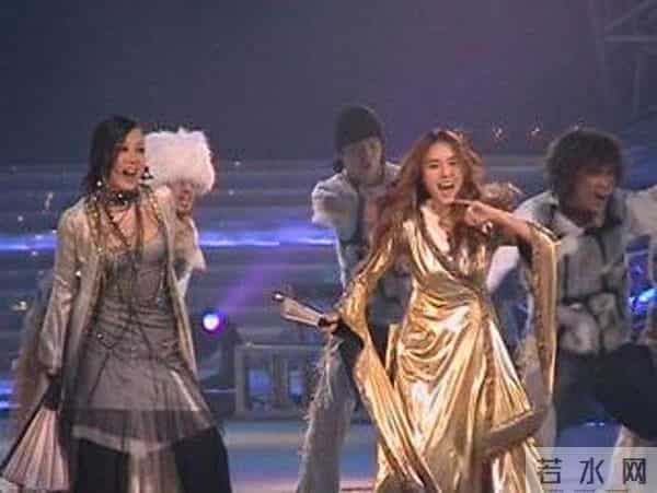 她曾爆红艳压李孝利 37岁从杀马特持续换脸美得惊人