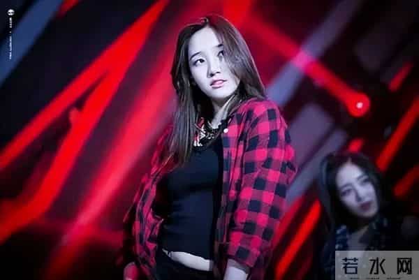 长相酷似郑秀晶,又出身一线女团,但她却星路坎坷