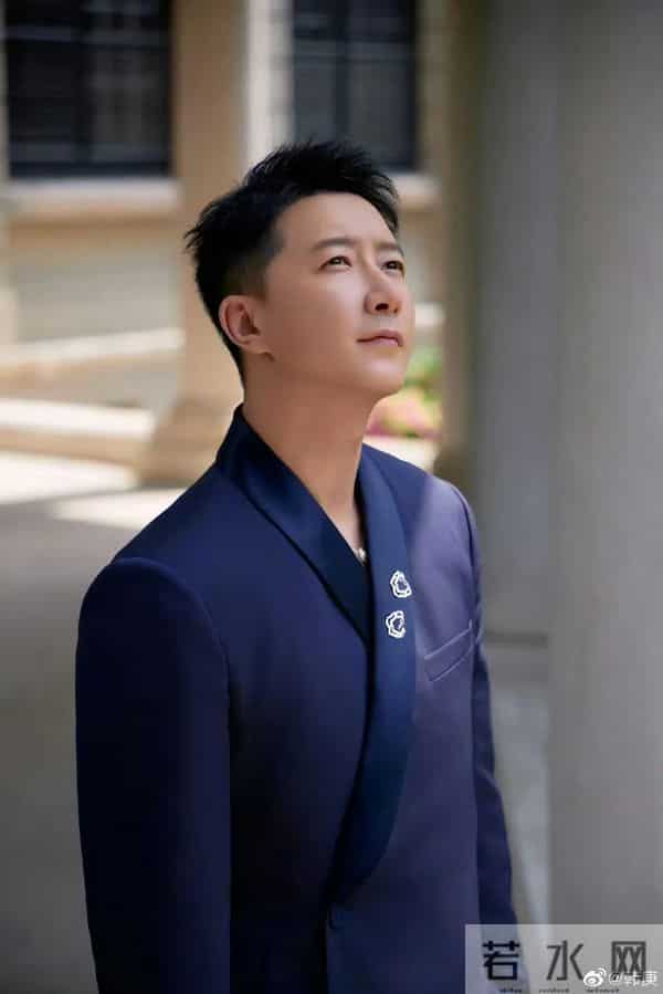 韩庚“幸福肥”上热搜:吴京夫妻做媒,娶五国混血妻子,为女儿戒烟,他们的婚姻越过越甜