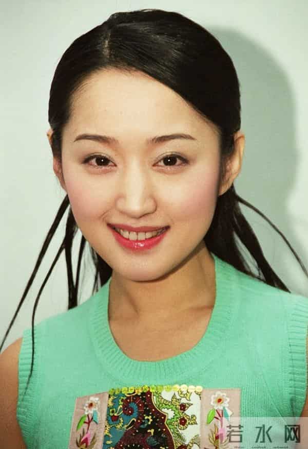 杨钰莹中秋晚会唱哭全场:十年沉寂因远华案,一代人青春醒了