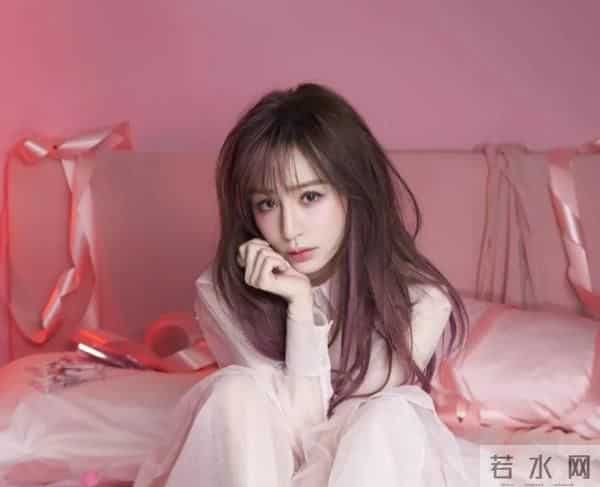 她一出道就是少男杀手，曾因一首《当你》爆红！17年过去，有多少人还在听她的歌？