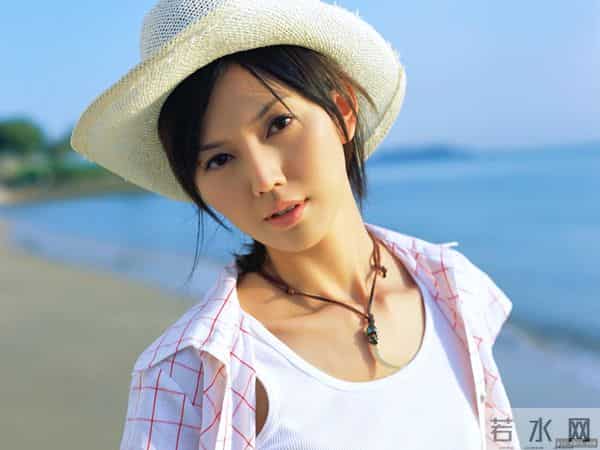 孙燕姿结婚6年首上综艺节目,韩红:邀请她太难,电话里几乎哽咽