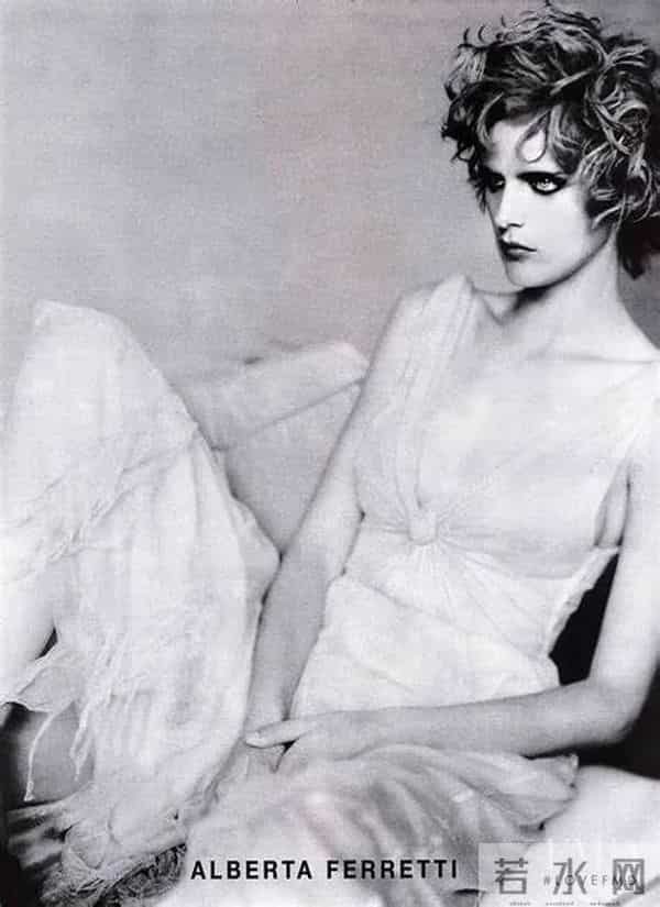 英国“贵族”超模突然离世!雌雄同体的美惊艳世人,曾是老佛爷挚爱…