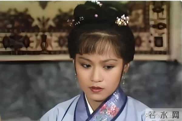 郭靖师傅~斑斑,主持过央视春晚,前夫惠天赐,姐姐森森