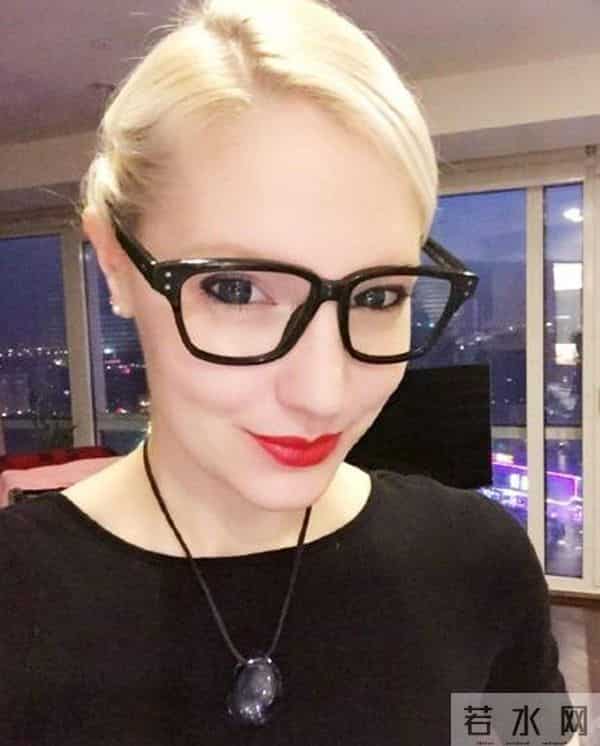 “白富美”李白：五洲辣妹，北大博士，为何能让撒贝宁神魂颠倒？