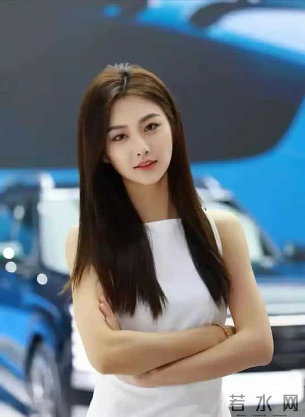 苏一宁,身高177厘米,体重56公斤,车模姐姐,人称少妇天花板