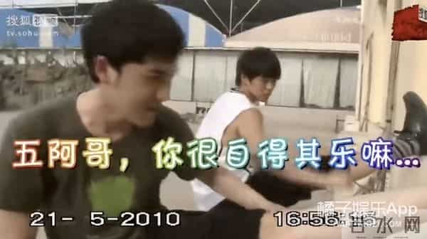 还记得《新还珠格格》里的永琪吗?他头发竟变成这样?