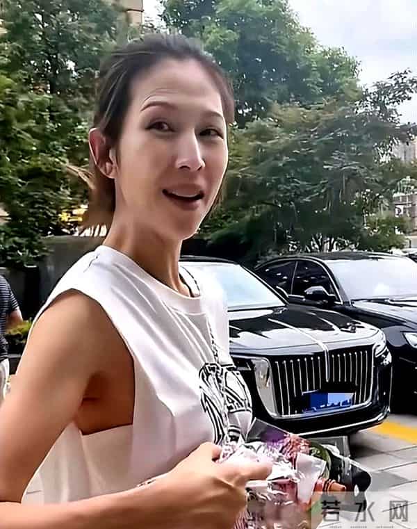 面相也变了！52岁蔡少芬的现状让人心酸，脸垮不平，又瘦又老