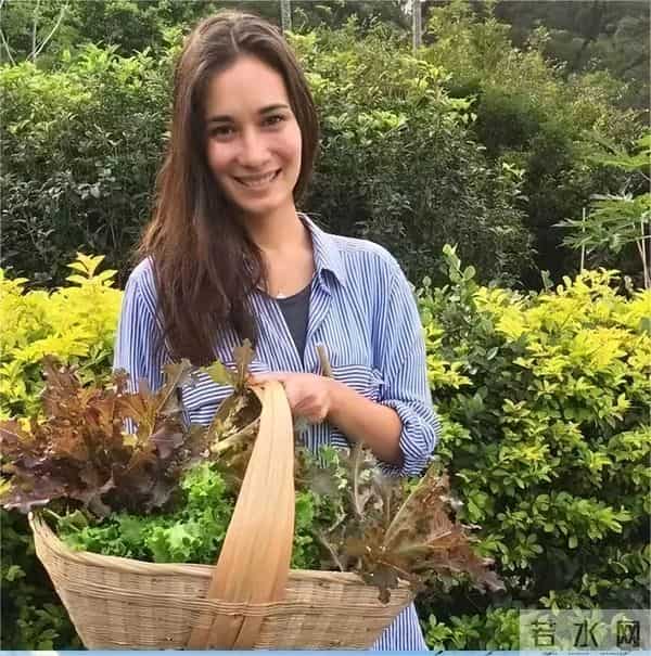 韩庚“幸福肥”上热搜:吴京夫妻做媒,娶五国混血妻子,为女儿戒烟,他们的婚姻越过越甜