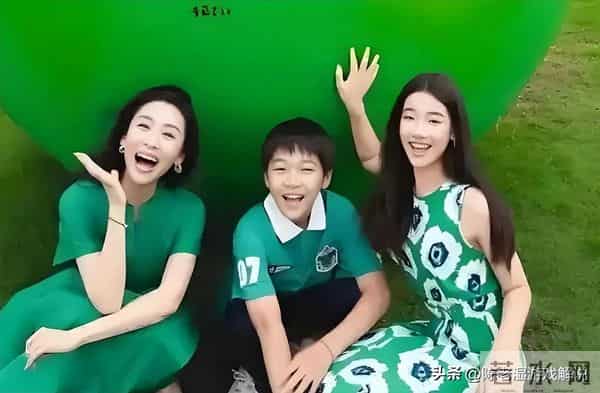 苗圃和富豪老公巴黎度假,十一岁女儿不像她,难怪罗晋会说那句话