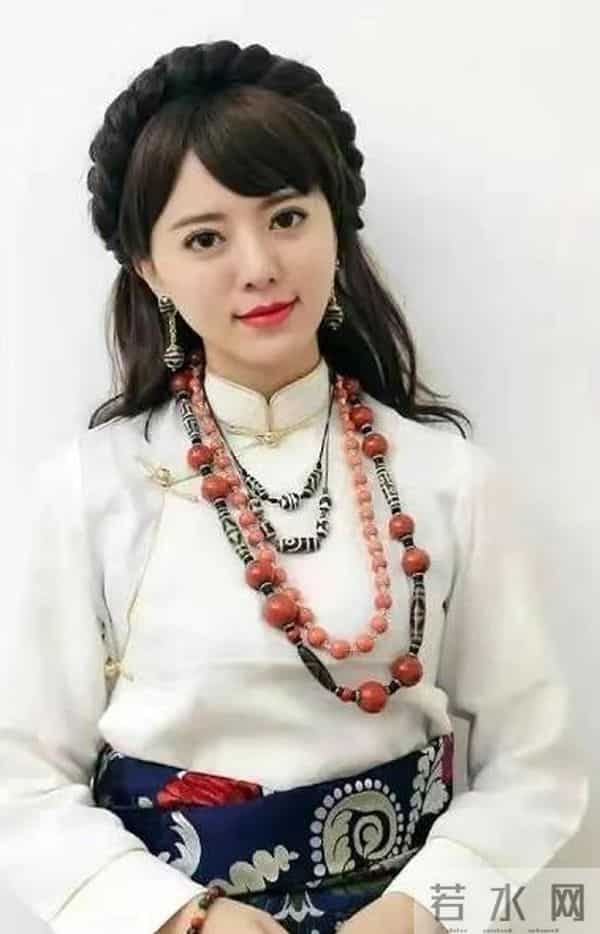 “隐形富婆”阿兰：手戴亿万天珠，21岁打败王菲，在日本比肩成龙