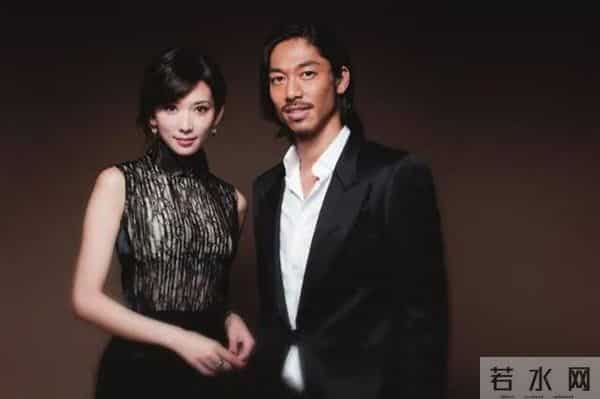 林志玲和黑泽良平合作的话剧《赤壁》，两人这时候开始有感情的吧