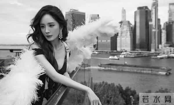 时尚女王杨幂参加维密大秀 穿镂空闪钻胸衣性感撩人