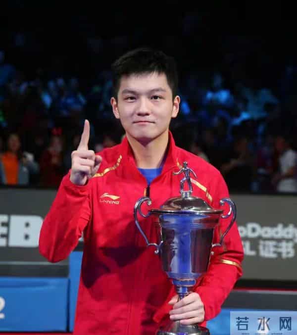 樊振东：泪目！再不是说2025年结婚的小胖！赢球后不忘吐槽自己