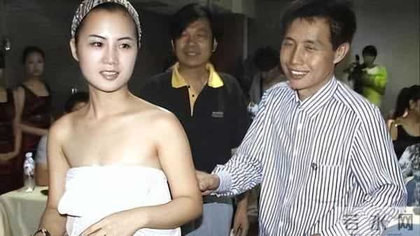 老谋深算邓建国，认14岁干女儿，等了5年亲手培养了一个小妻子