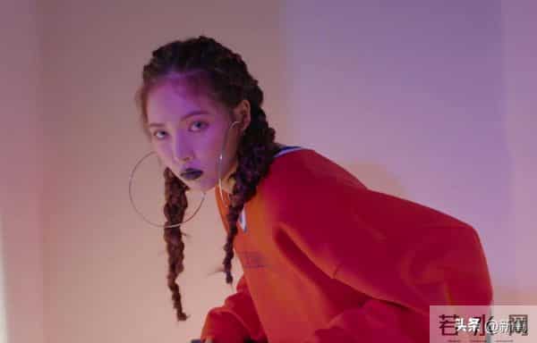 因谈恋爱被公司双双开除，金泫雅&金晓钟分手了？