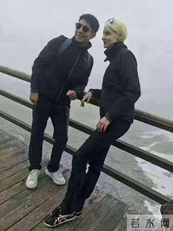 “白富美”李白：五洲辣妹，北大博士，为何能让撒贝宁神魂颠倒？