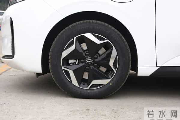 想买大5座侧滑门MPV,可以看看比亚迪D1,家人坐着舒服、车内安静