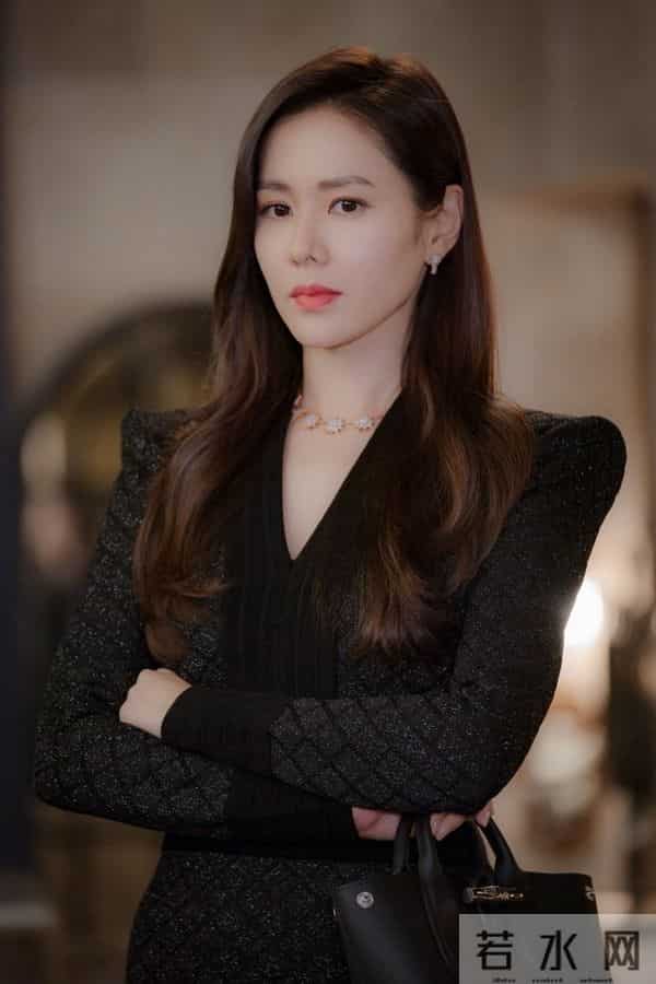 孙艺珍爆比基尼旧照，丰满上围＋蜜糖肌，网友直呼：太不公平！