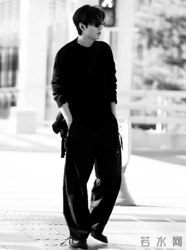 李敏镐又肿了？5年前就被吐槽发腮，离开“国民初恋”36岁仍单身