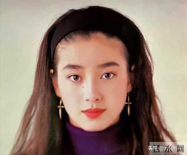 日本女神18岁“一脱成名”,身姿曼妙曲线优美,是被亲妈出卖