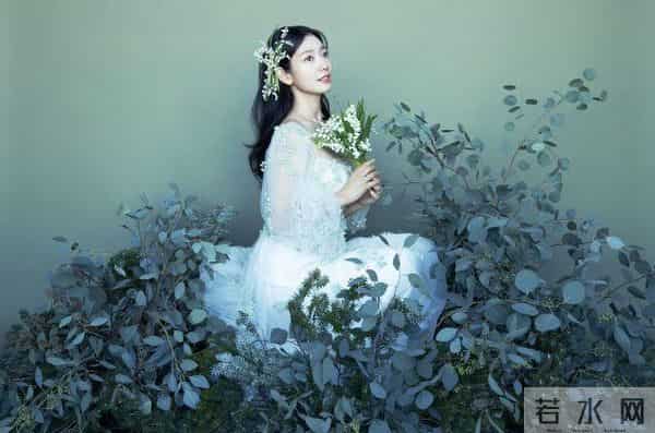 朴信惠今日大婚,婚纱照曝光美如仙子,牵手丈夫崔泰俊笑容甜蜜