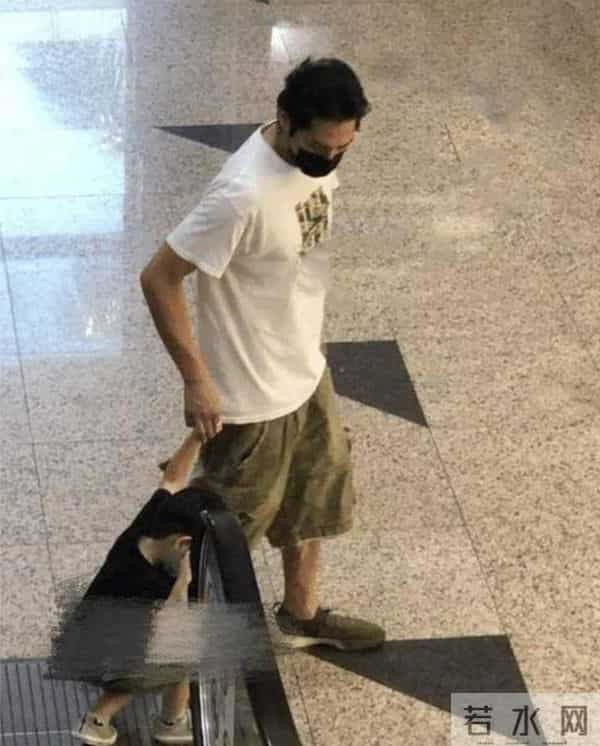 蓝正龙一家四口很温馨,周渝民夫妻合照超甜蜜,没娶大S都很幸福