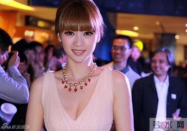 “胸前有料”柳岩：因伴娘门身败名裂，得罪陈凯歌被王思聪骂无脑