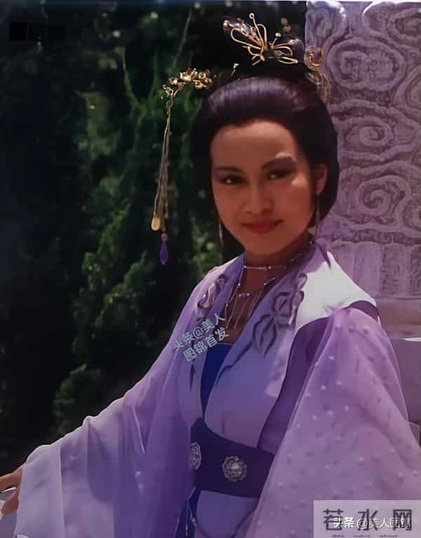 郭靖师傅~斑斑,主持过央视春晚,前夫惠天赐,姐姐森森